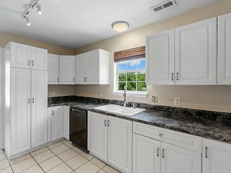 124 Cornelson Dr — Photo 16