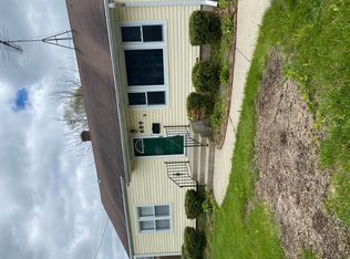 689 Wood St, Aurora, IL 60505