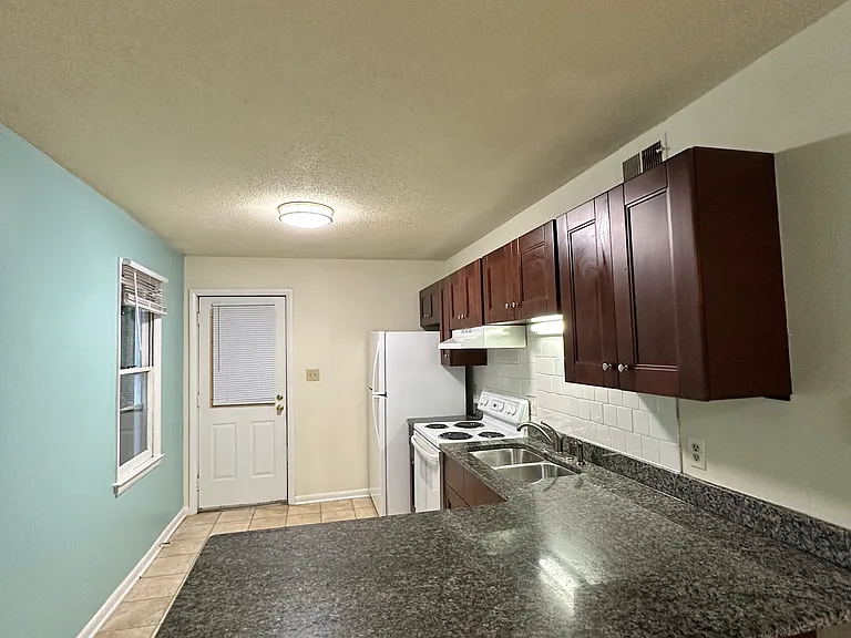 1009 Carlton Ave #C — Photo 7
