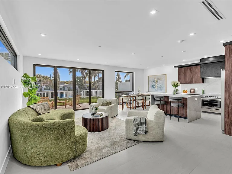 4640 SW 32nd Ave #D1 — Photo 4