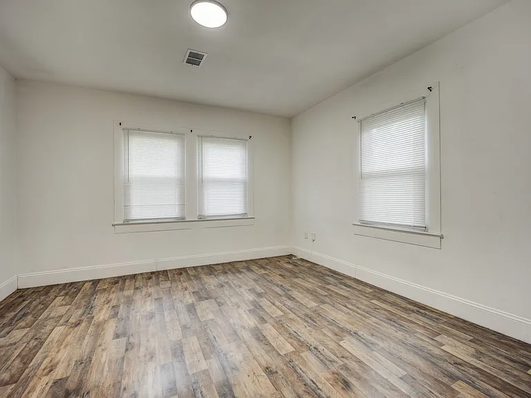 1516 S P St — Photo 9