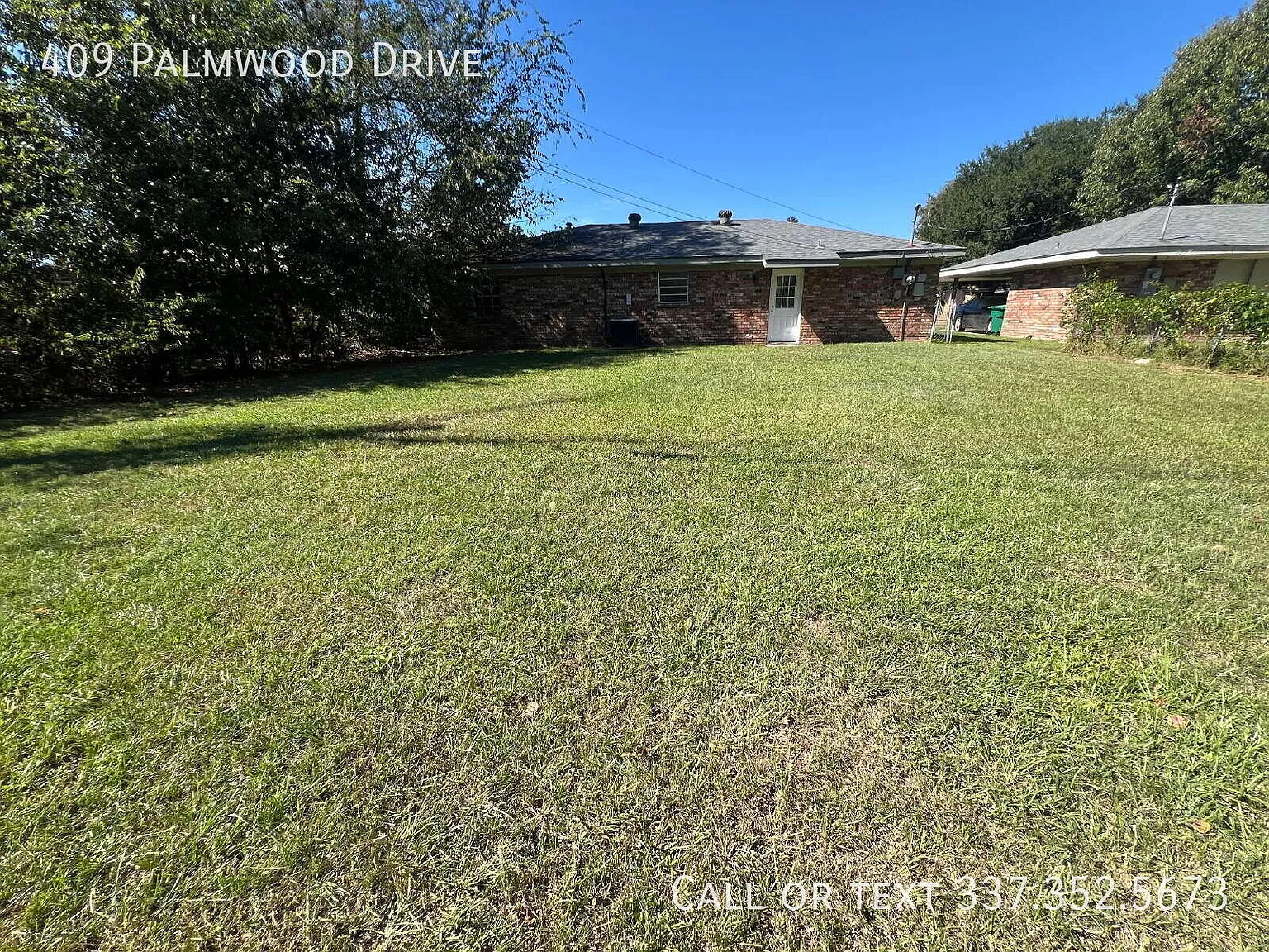 New Floors, Freshly Painted, New Ac - Pets Welcome, Large Backyard, Freshly Renovated - Must See — Photo 4