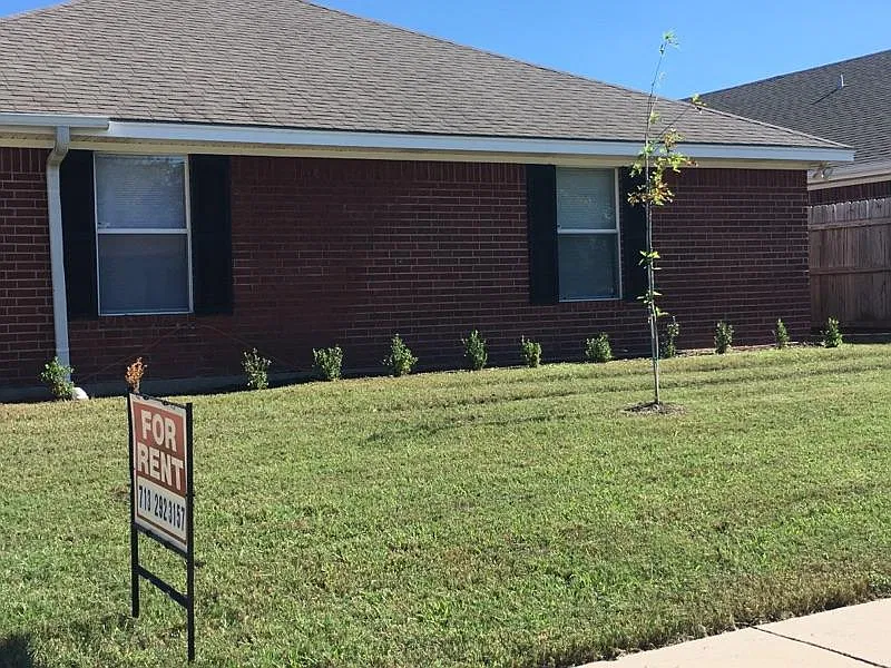 4 bed, 2000 sqft, $2,000 — Photo 2