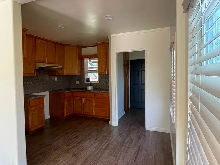 1112 S Chapel Ave — Photo 7