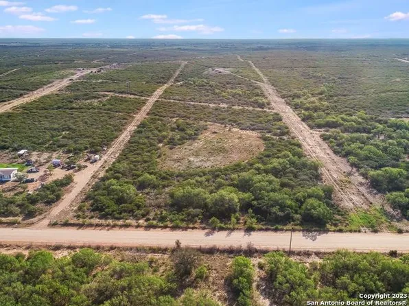 291 County Road 1670, Moore, TX 78057