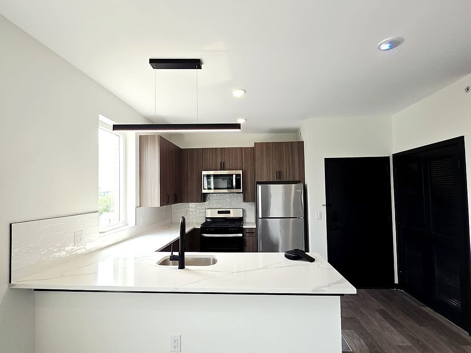 1st image of 136 Mallory Ave #1A
