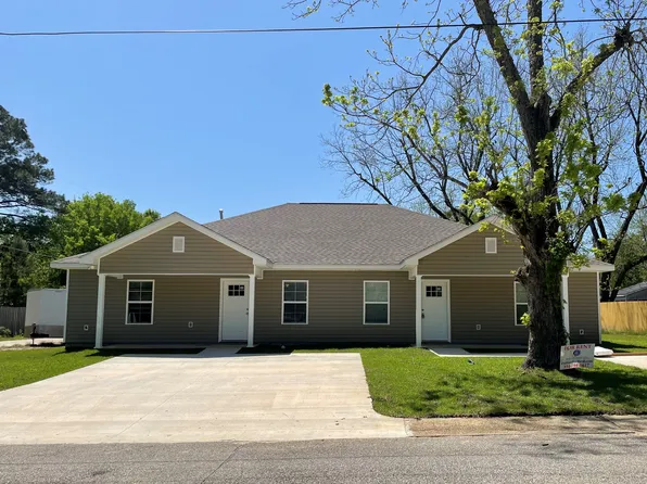 10 Whitten St #A, Headland, AL 36345