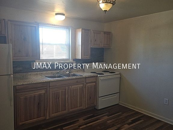 3rd image of 1464 Greenbrier Ave SE #1464