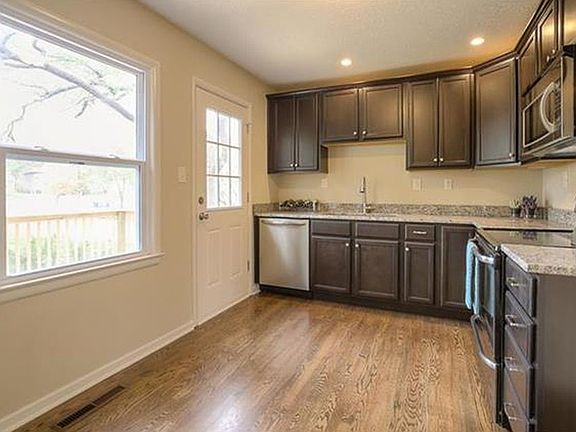 5th image of 8200 W 85th Ter