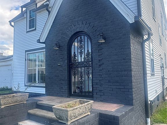 5th image of 10900 Vernon Ave