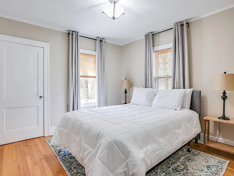 1033 Riverside Dr — Photo 17