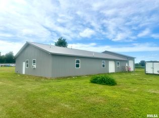 1602 Portuguese Hill Rd, Jacksonville, IL 62650