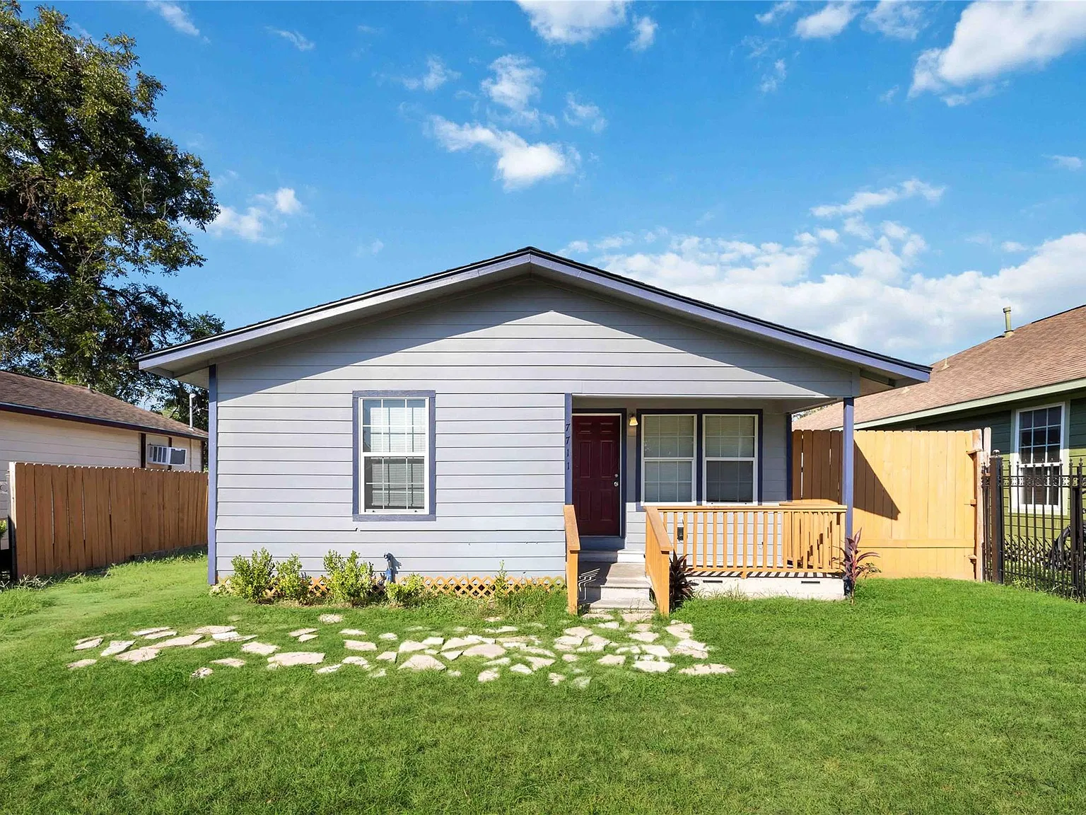 4 bed, 2.0 bath, 1440 sqft, $2,076 — Photo 1