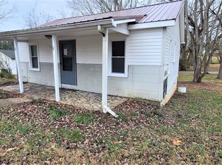 205 Atlanta Ave, Mt Carmel, TN 37645