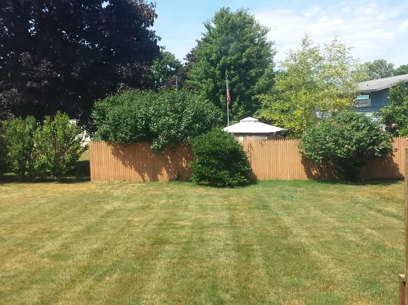 100 Farmington Dr, Camillus, NY 13031