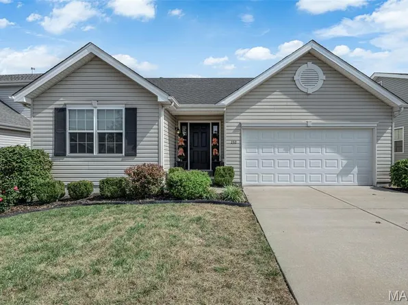 232 Charlestowne Place Dr, Saint Charles, MO 63301