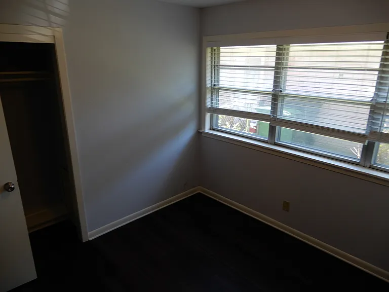8611 Dover St — Photo 24