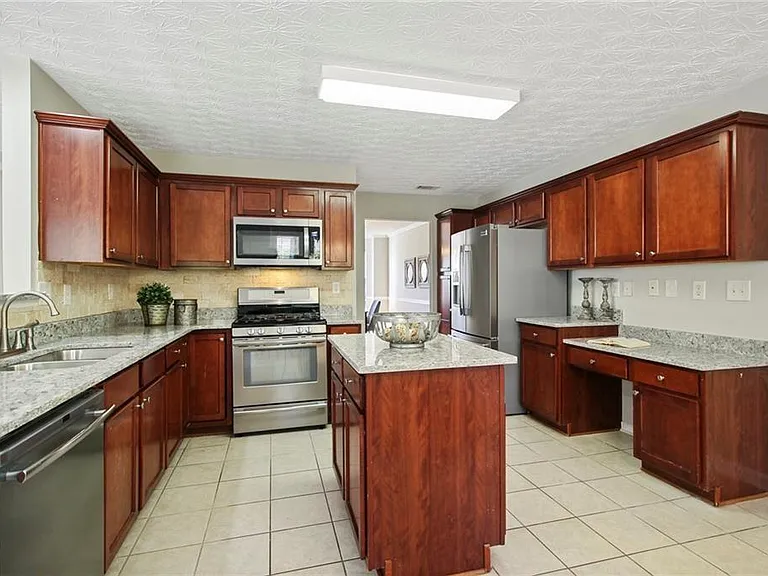 4001 Oak Crossing Dr — Photo 10