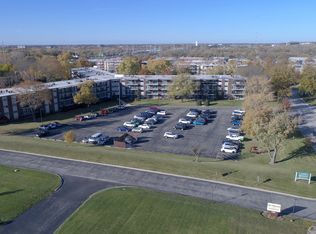 5540 Walnut Ave APT 6B, Downers Grove, IL 60515