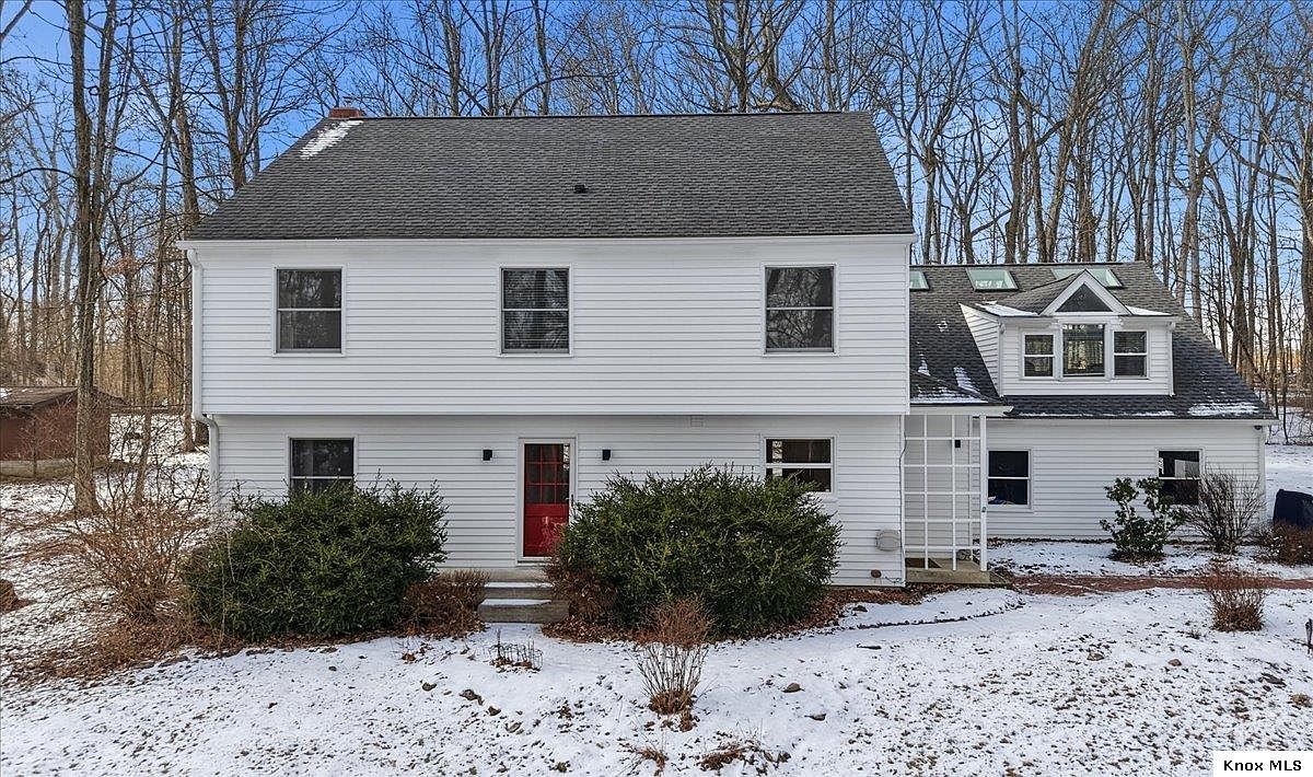Listing photo 2 for 105 Allen Dr