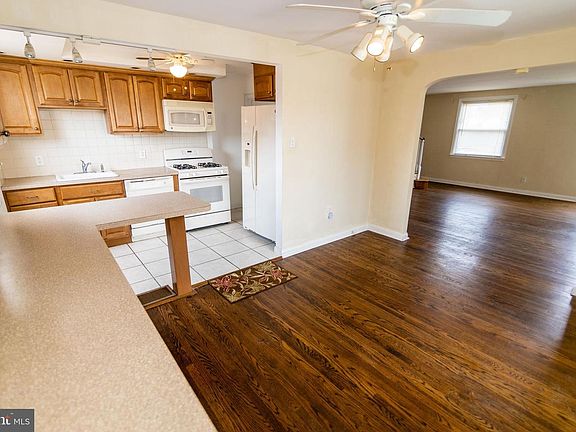 5th image of 963 Cobbs St