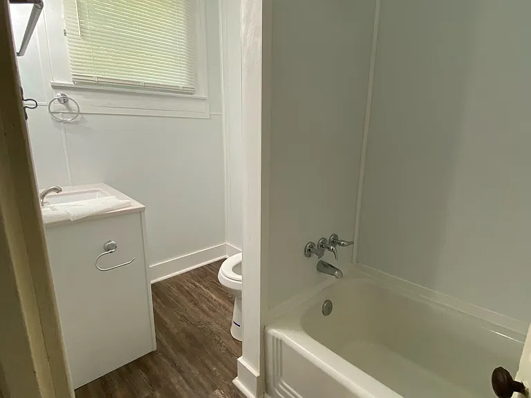 224 Moffett St — Photo 8