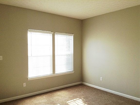 3rd image of 827 Chapelgate Dr