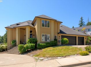 1155 Holly Ave, Cottage Grove, OR 97424