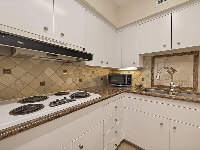 2600 Bellefontaine St #B24 — Photo 14