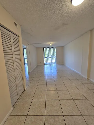 737 SE 1st Way #208 Photo 1