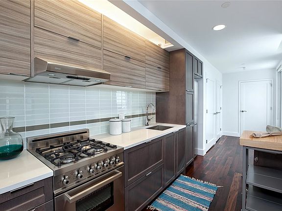 2nd image of 21 E 1st St