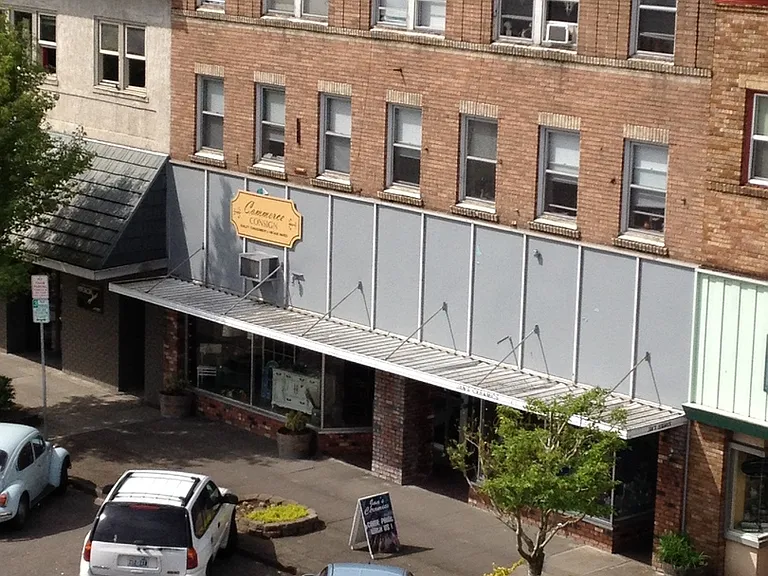 1225 Commerce Ave — Photo 1