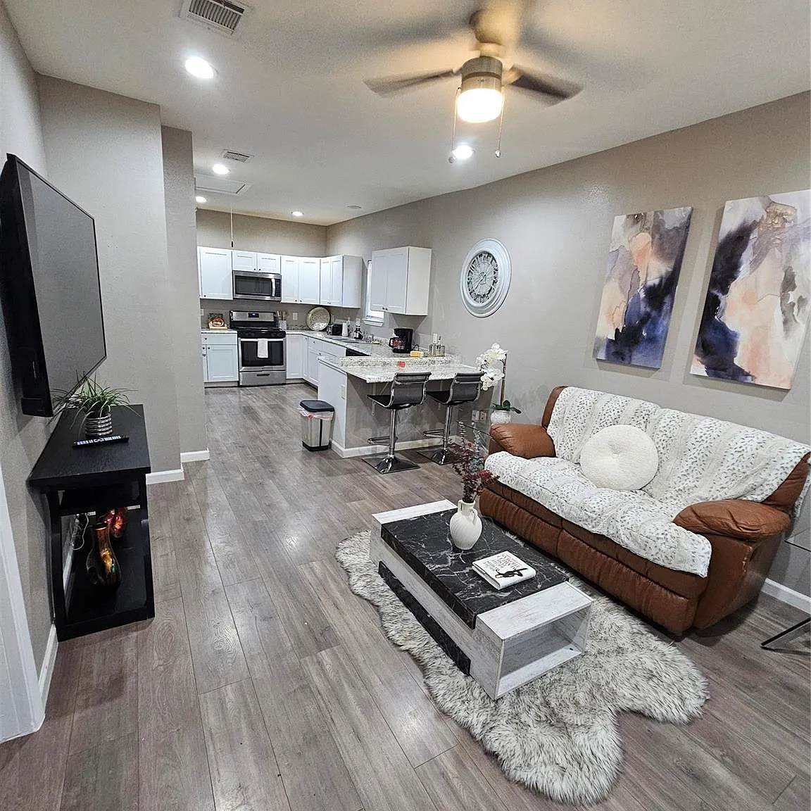 3 bed, 2.0 bath, 1058 sqft, $1,595 — Photo 4