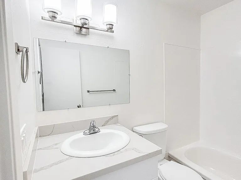1 Bathroom w/ bathtub