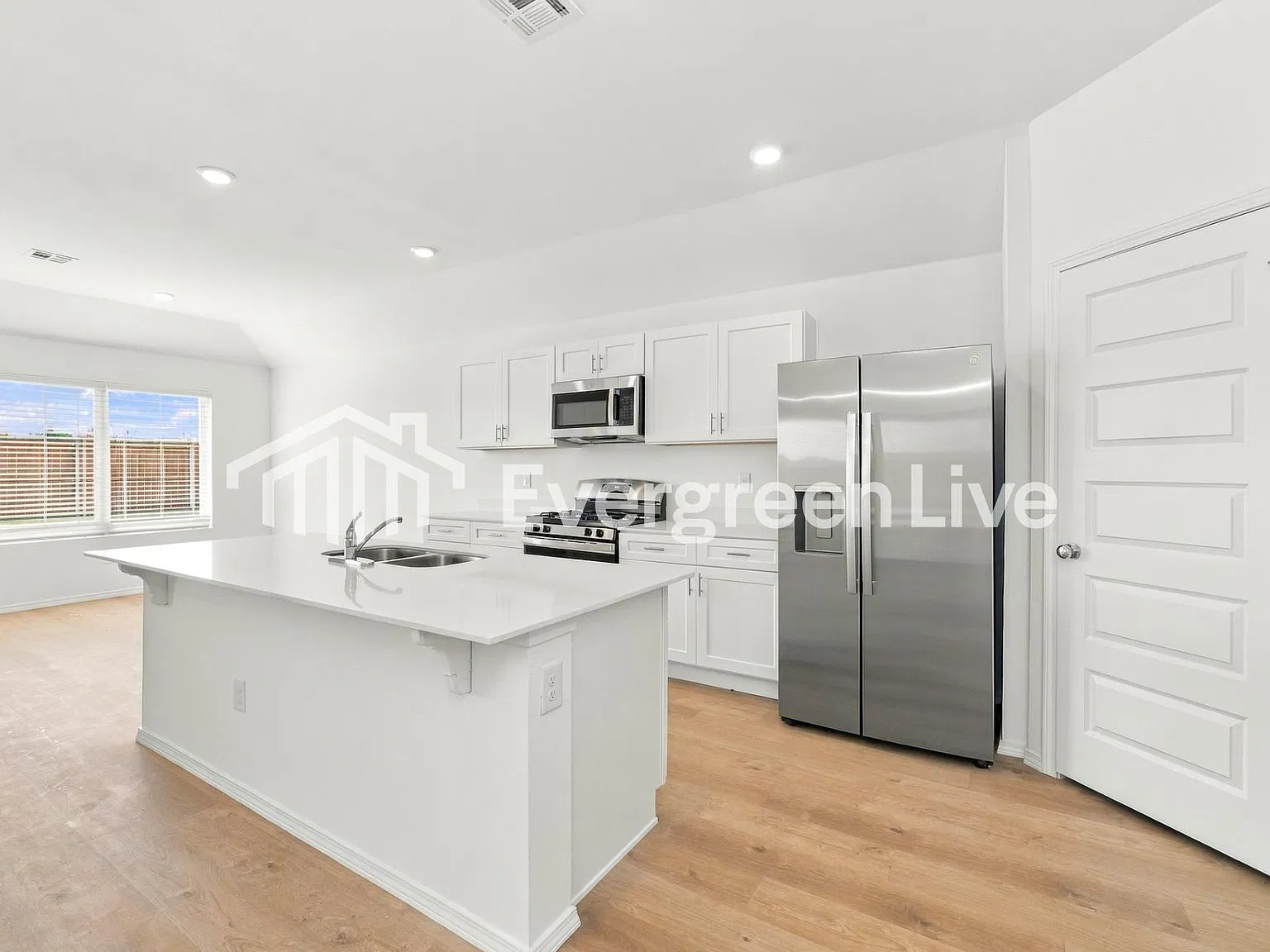 4 bed, 2.0 bath, 1613 sqft, $1,465 — Photo 4