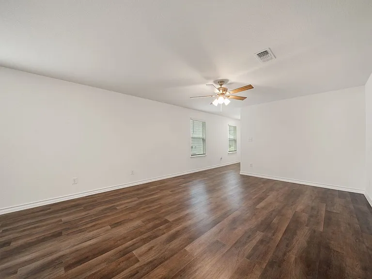 1115 Pigeon Ln — Photo 9