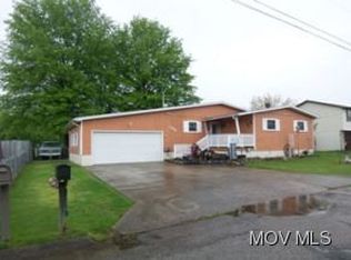 386 Lincoln Dr, Mineral Wells, WV 26150