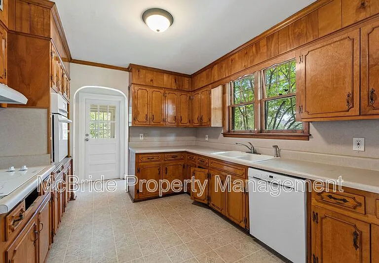 1835 Kissingbower Rd — Photo 13