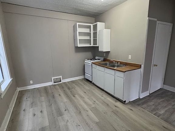 4th image of 1621 N Wells St #1