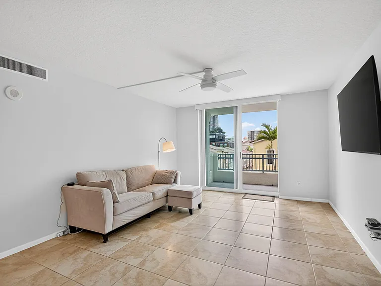 403 S Sapodilla Ave #307 — Photo 12