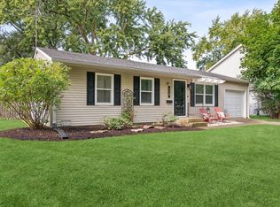 114 Briar Ln, Geneva, IL 60134
