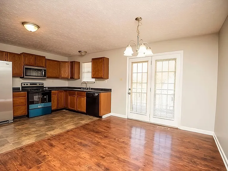 2909 Selma Ave — Photo 2