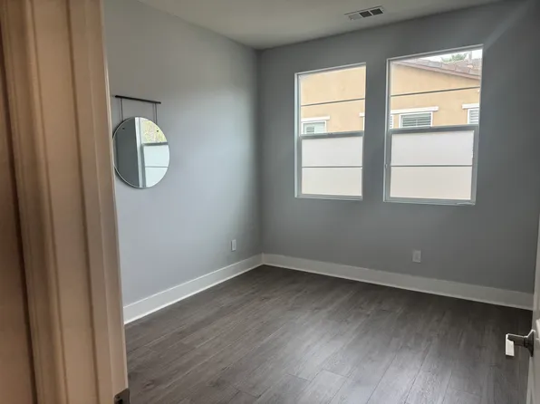 916 N Acacia Ct, Azusa, CA 91702