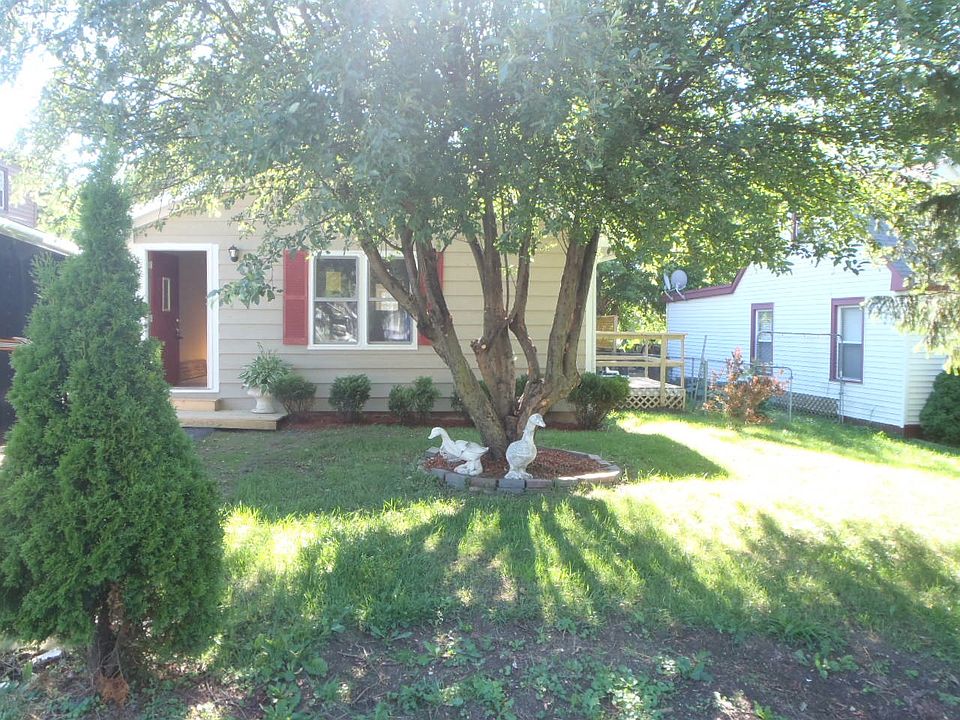 1st image of 1607 N Oak Ave