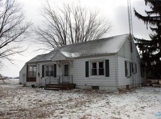 17757 Robinson Rd, Bowling Green, OH 43402