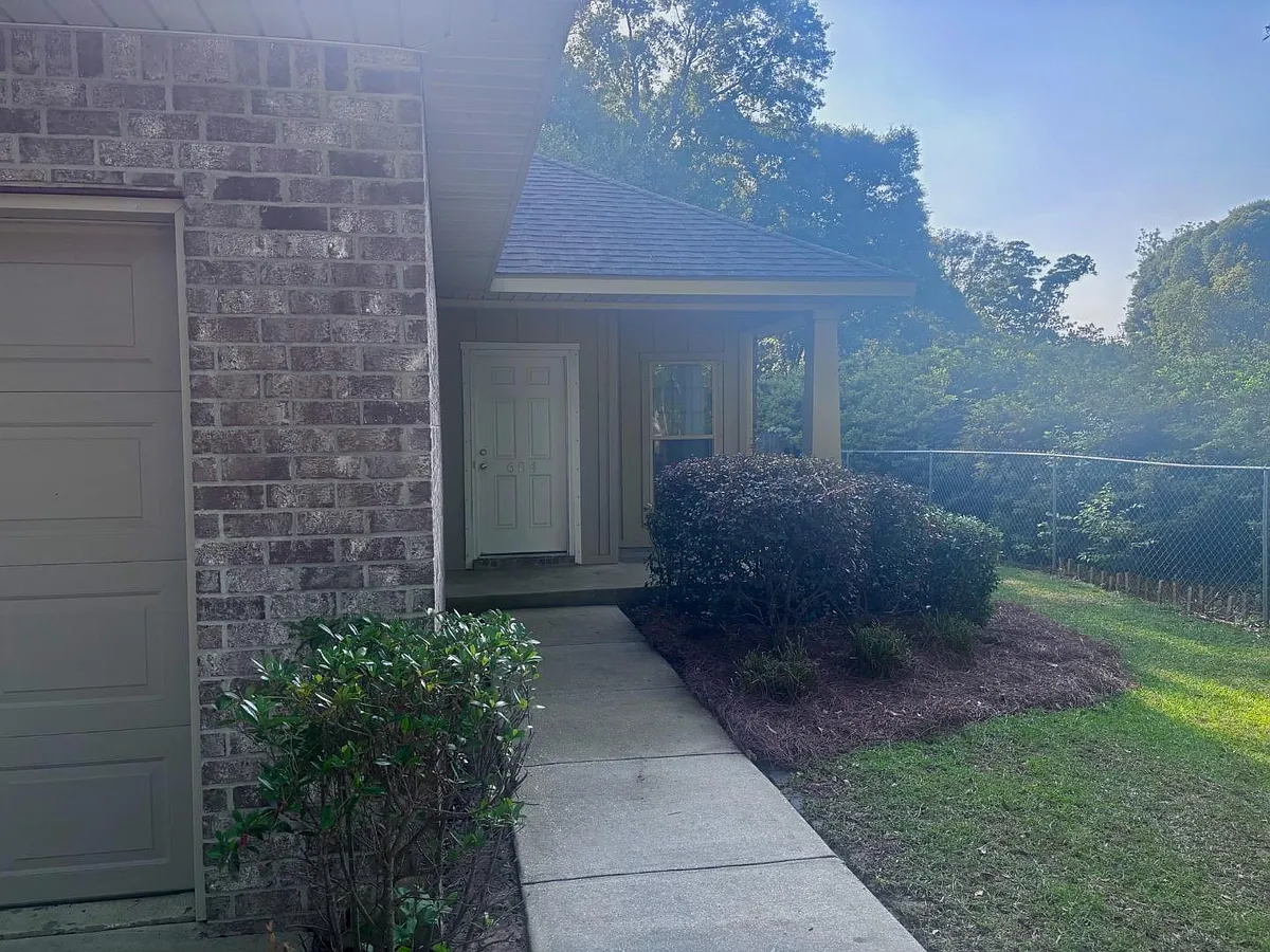 Property Photo - 604 Skyline Dr W