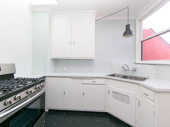 5th image of 32 Maddux Ave