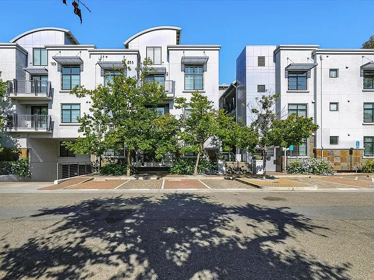 10745 N De Anza Blvd #115 — Photo 41