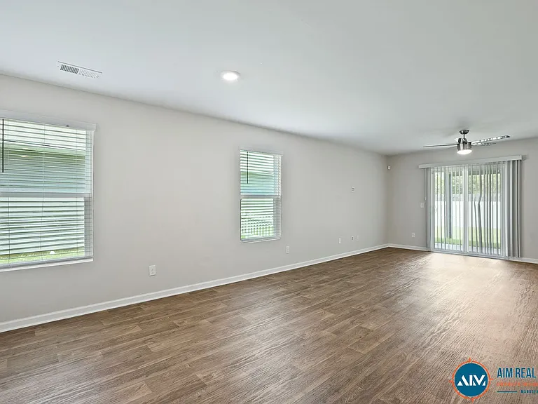127 Auditorium Rd — Photo 15