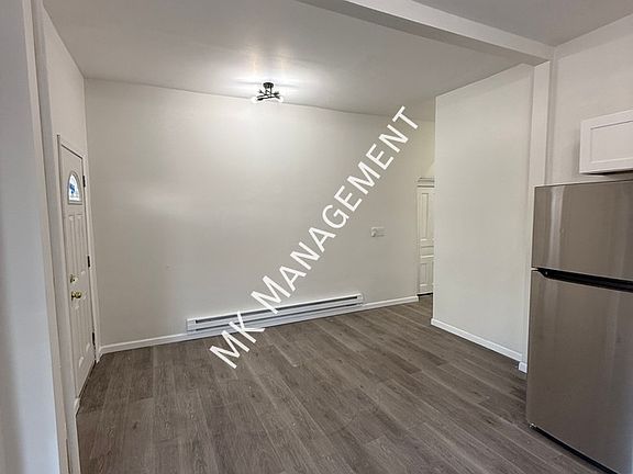 3rd image of 927 Oxford St #1